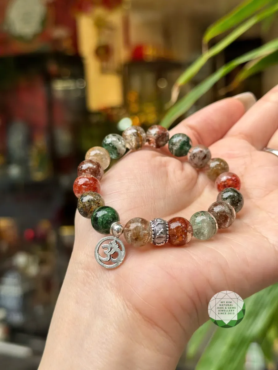 🌈 VÒNG ĐÁ THẠCH ANH ƯU LINH ĐA SẮC MIX CHARM BẠC 925 – OM & UMMANI