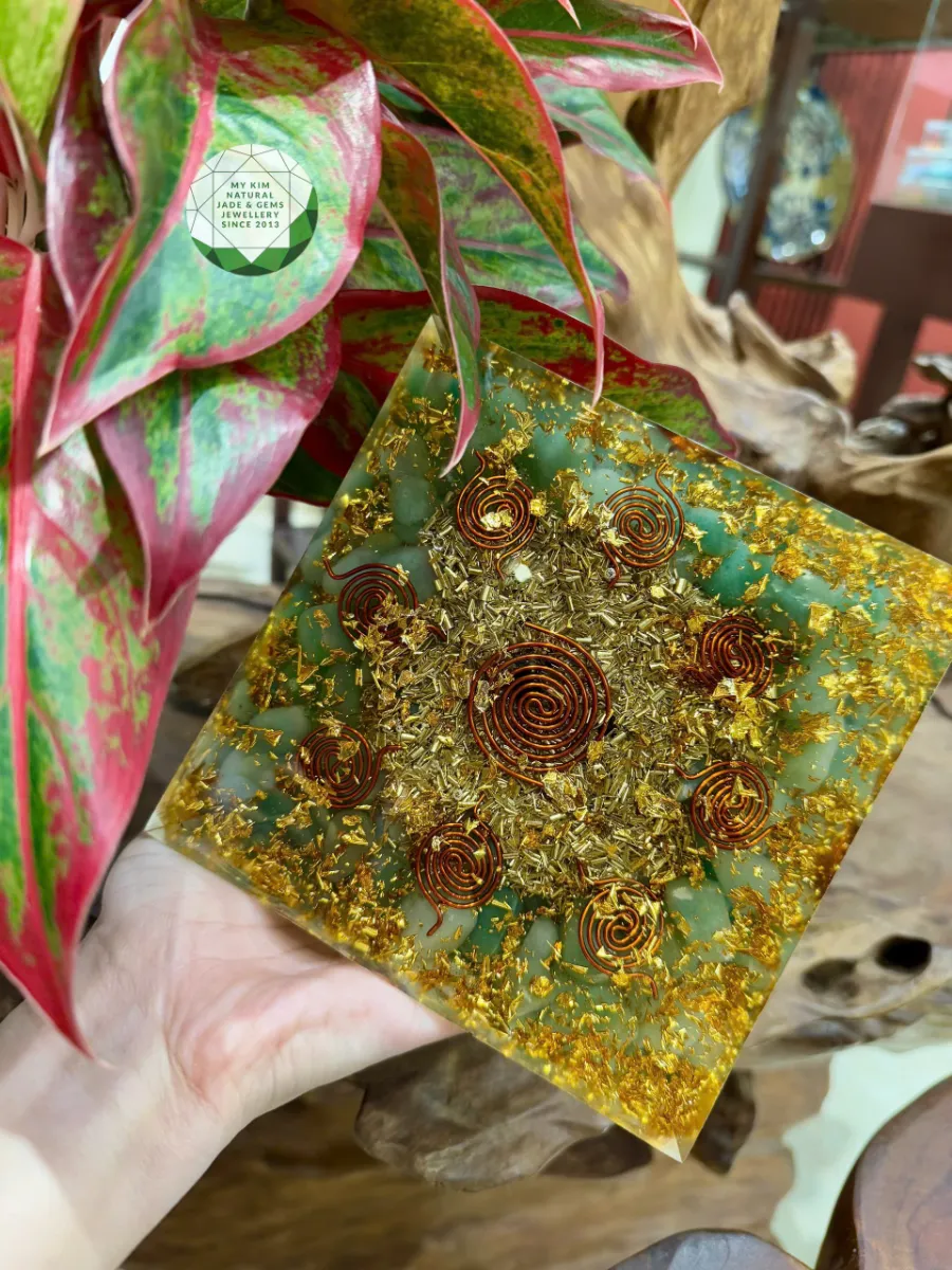 Tháp Orgonite Thạch Anh Xanh Lá – Cân bằng năng lượng, tinh tế trong trang trí