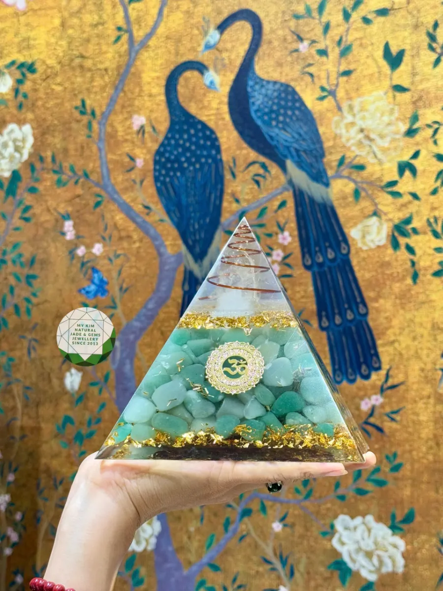 Tháp Orgonite Thạch Anh Xanh Lá – Cân bằng năng lượng, tinh tế trong trang trí
