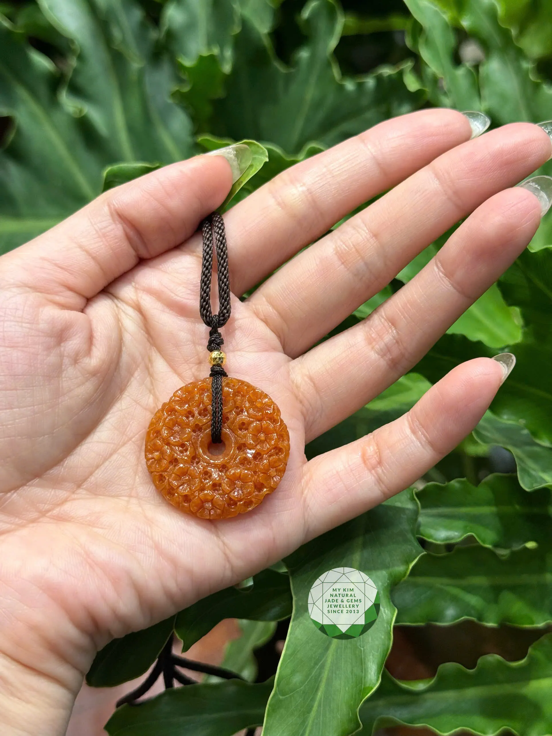 🌸 Mặt Dây Đồng Điếu Hoa Mai Cam Hoàng Huyết Ngọc Phỉ Thúy – Sắc Ấm của An Nhiên