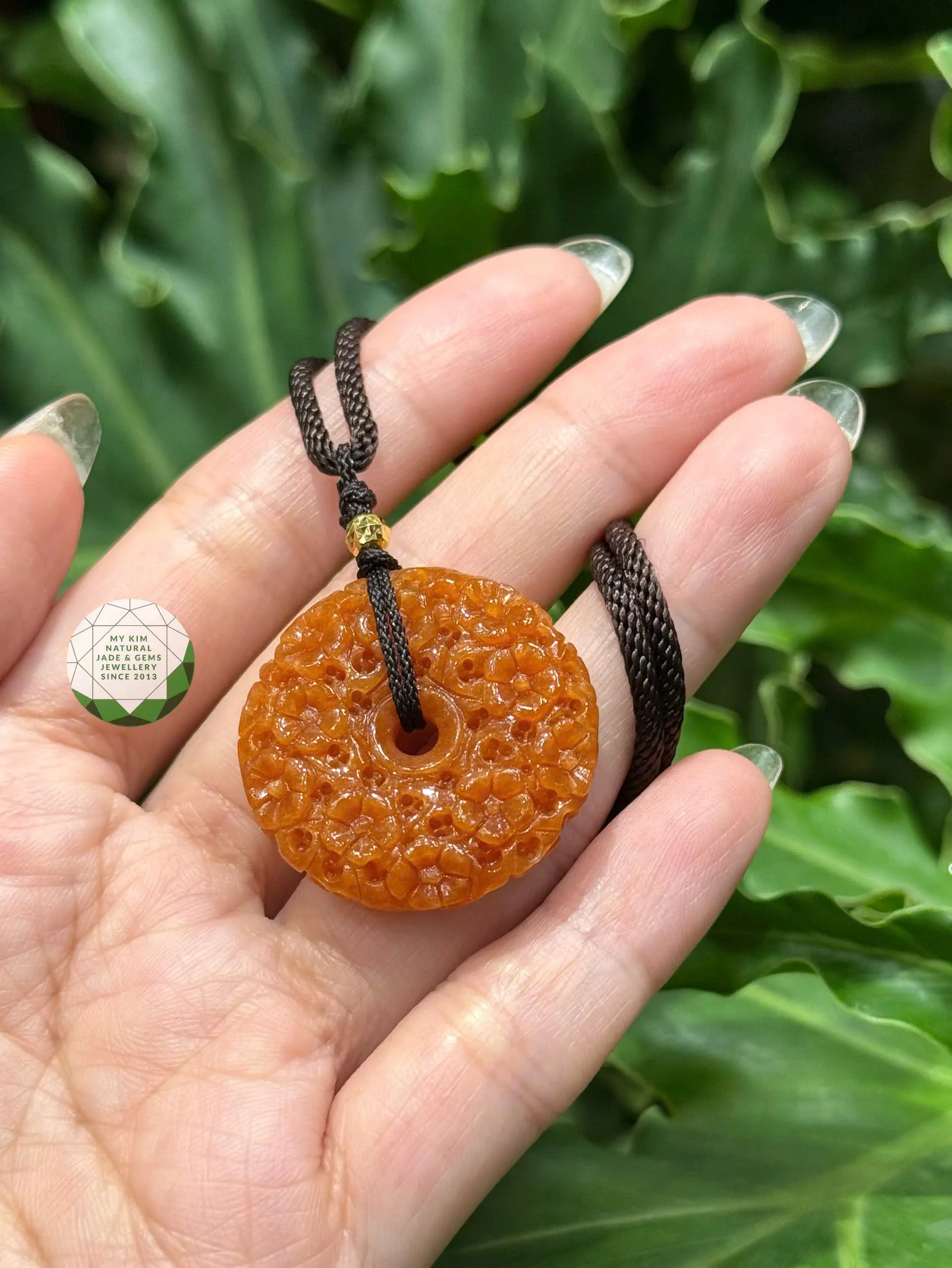 🌸 Mặt Dây Đồng Điếu Hoa Mai Cam Hoàng Huyết Ngọc Phỉ Thúy – Sắc Ấm của An Nhiên