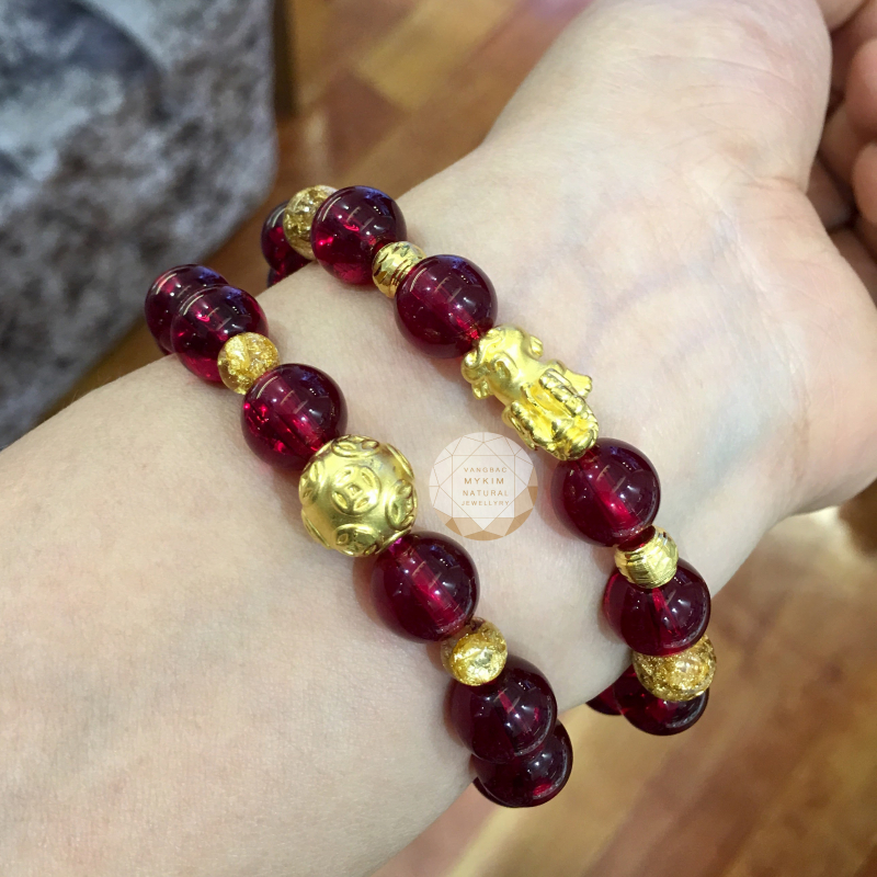 Vòng mã não đỏ mix charm vàng 24k