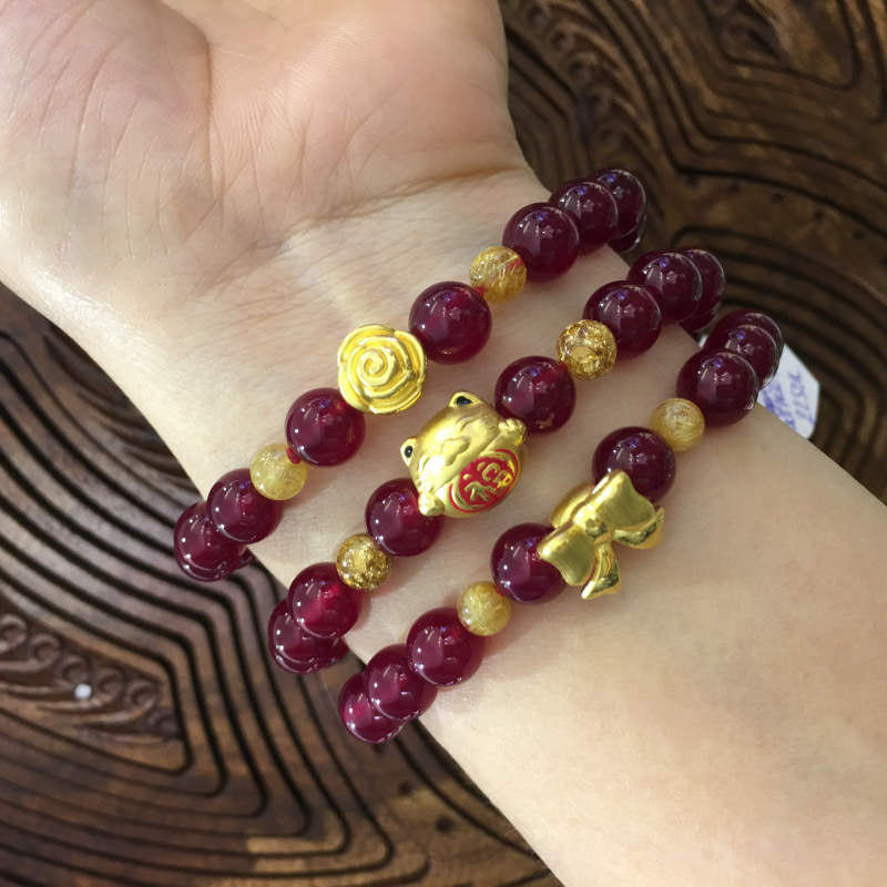 Mã não đỏ vip mix charm vàng 24k