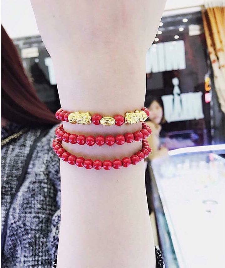 Vòng đá chusa đỏ mix charm tỳ hưu vàng 24k