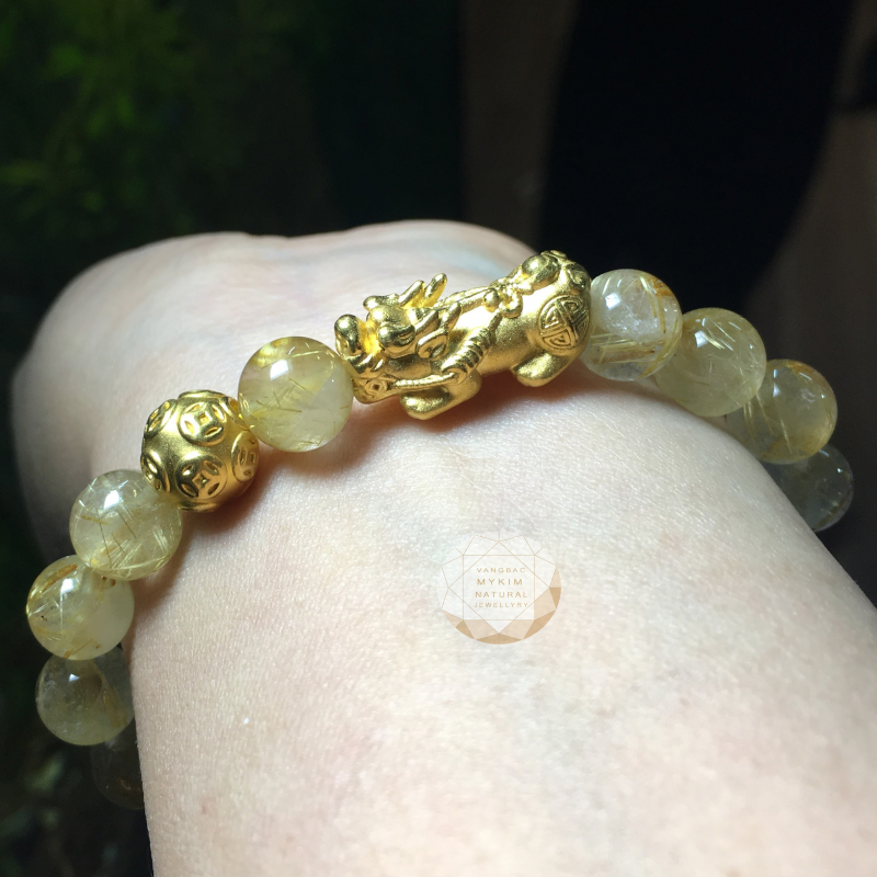 Vòng đá thạch anh tóc vàng mix charm vàng 24k