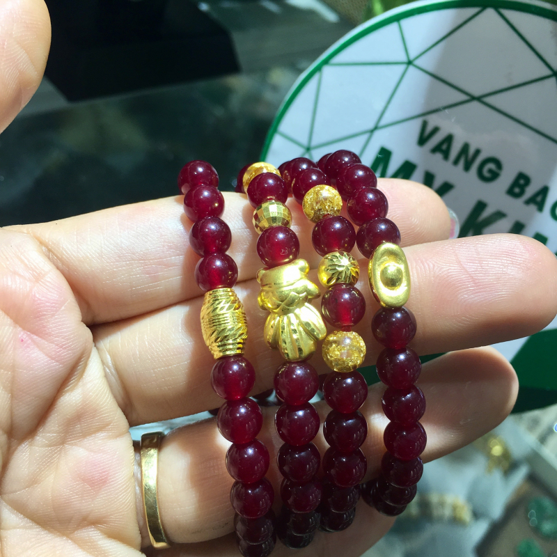 Vòng đá thạch mix charm vàng 24k