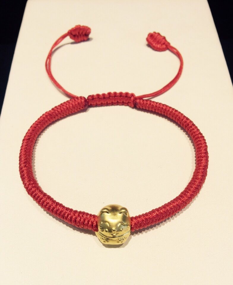 Vòng dây tết đỏ charm mèo thần tài vàng 24k