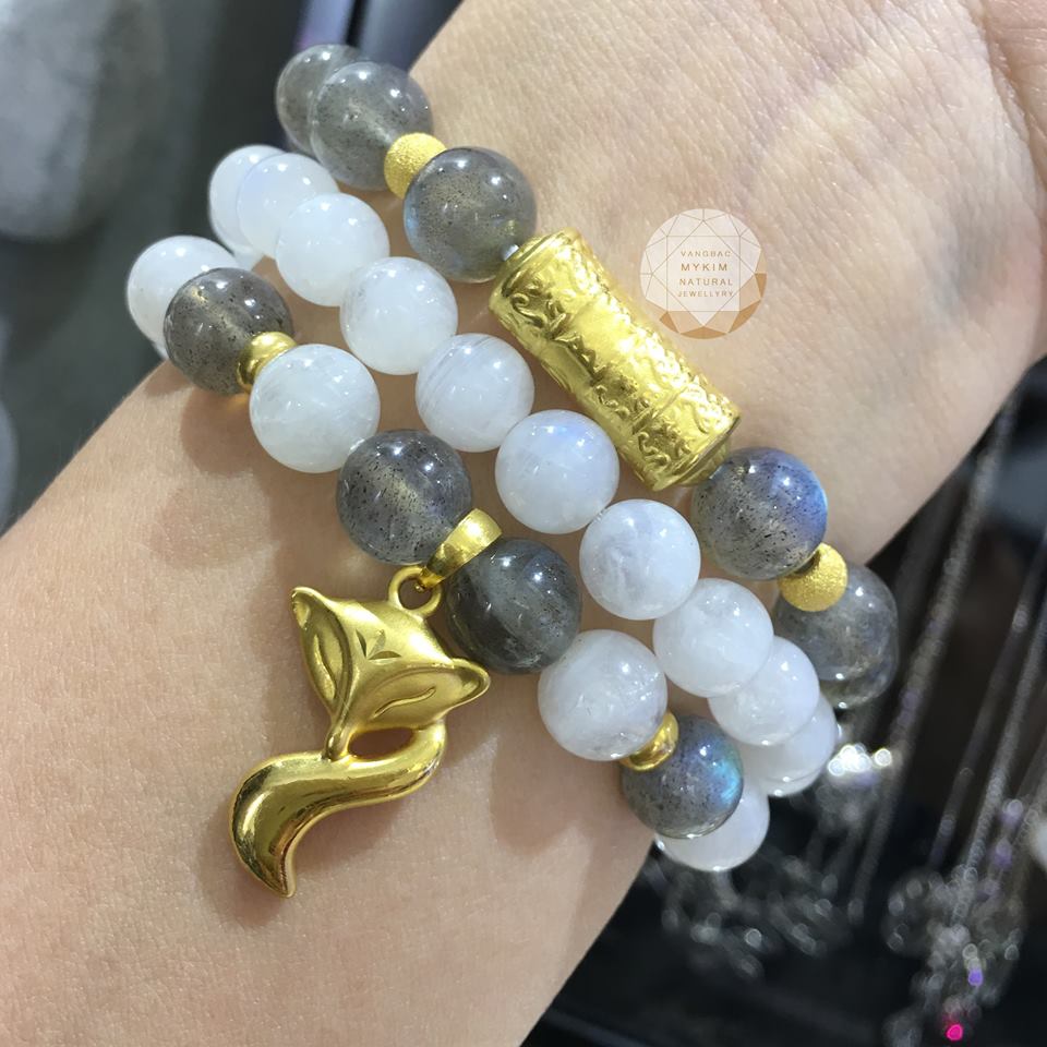 Đá xà cừ ghi kết hợp charm vàng Úm mani + 2 bi vàng cát 24k
