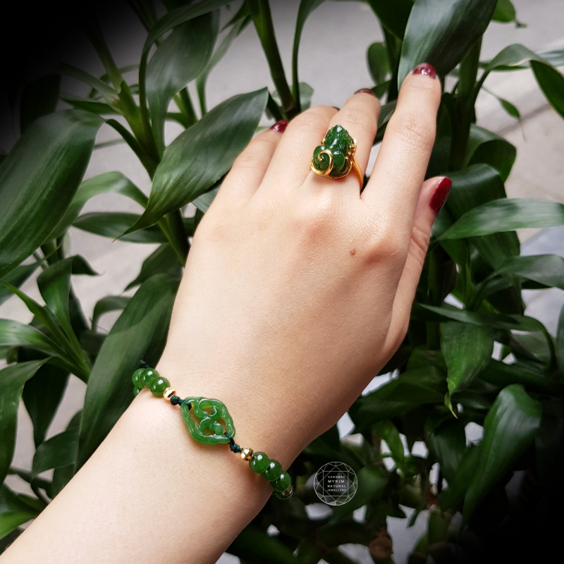 Vòng Ngọc bích charm khánh ngọc cát tường
