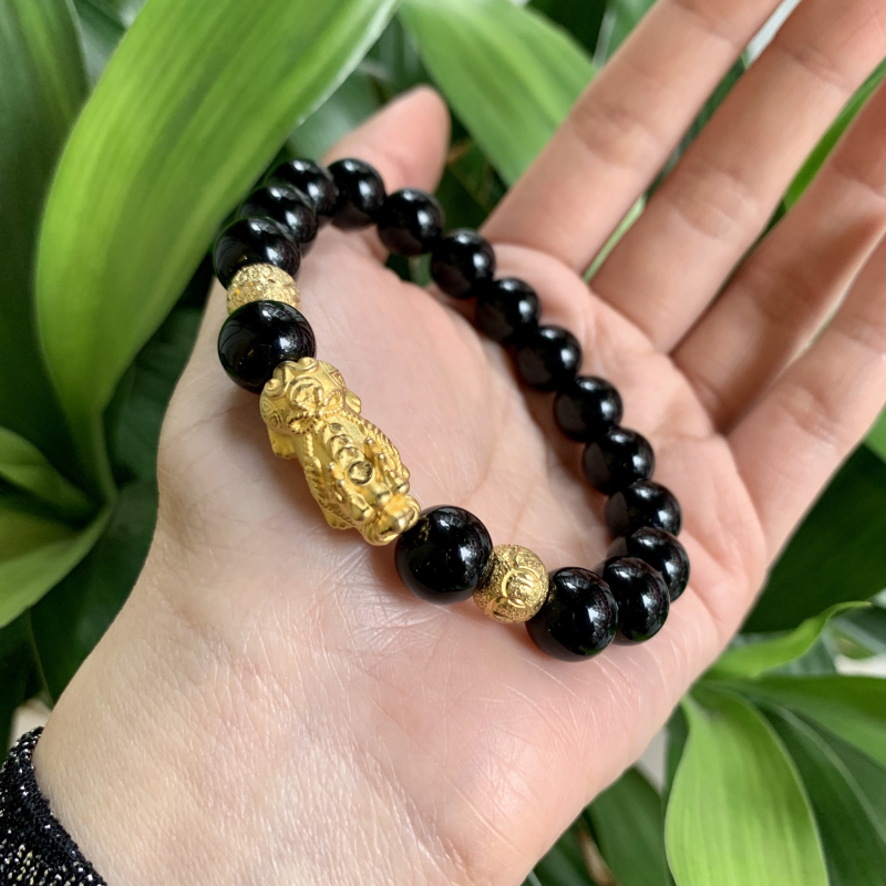 vòng tay đá Mã Não đen mix charm tỳ hưu kim tiền bạc mạ vàng 