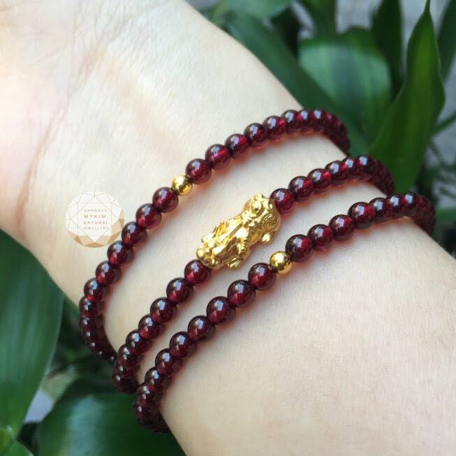 ❤️ Vòng Tay Garnet Nâu Đỏ VIP – Mix Charm Vàng Tỳ Hưu & Bi Nhỏ | Thiết Kế 3 Vòng Quấn 4mm