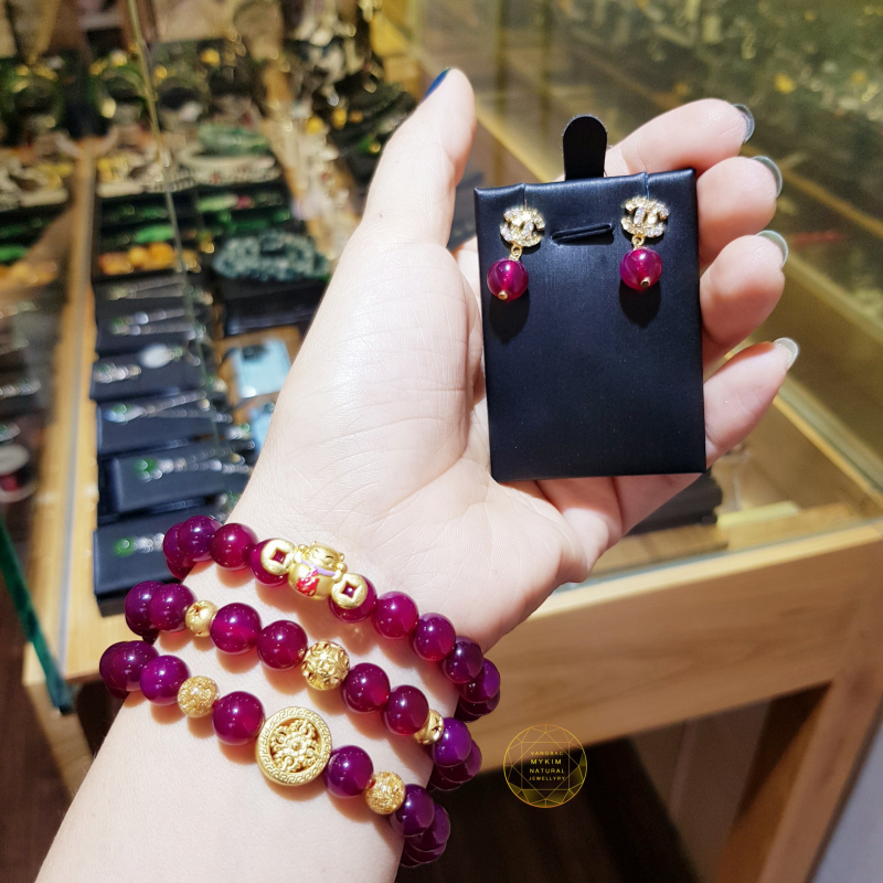 Vòng tay mã não đỏ huyết dụ vip kết hợp phụ kiện vàng 24k