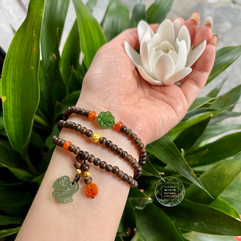 Vòng Trầm Hương Mix Ngọc – Hoa Sen Ngọc Bích, Xu Phỉ Thúy Cam & Lá Ngọc Hoà Điền Khắc Tay