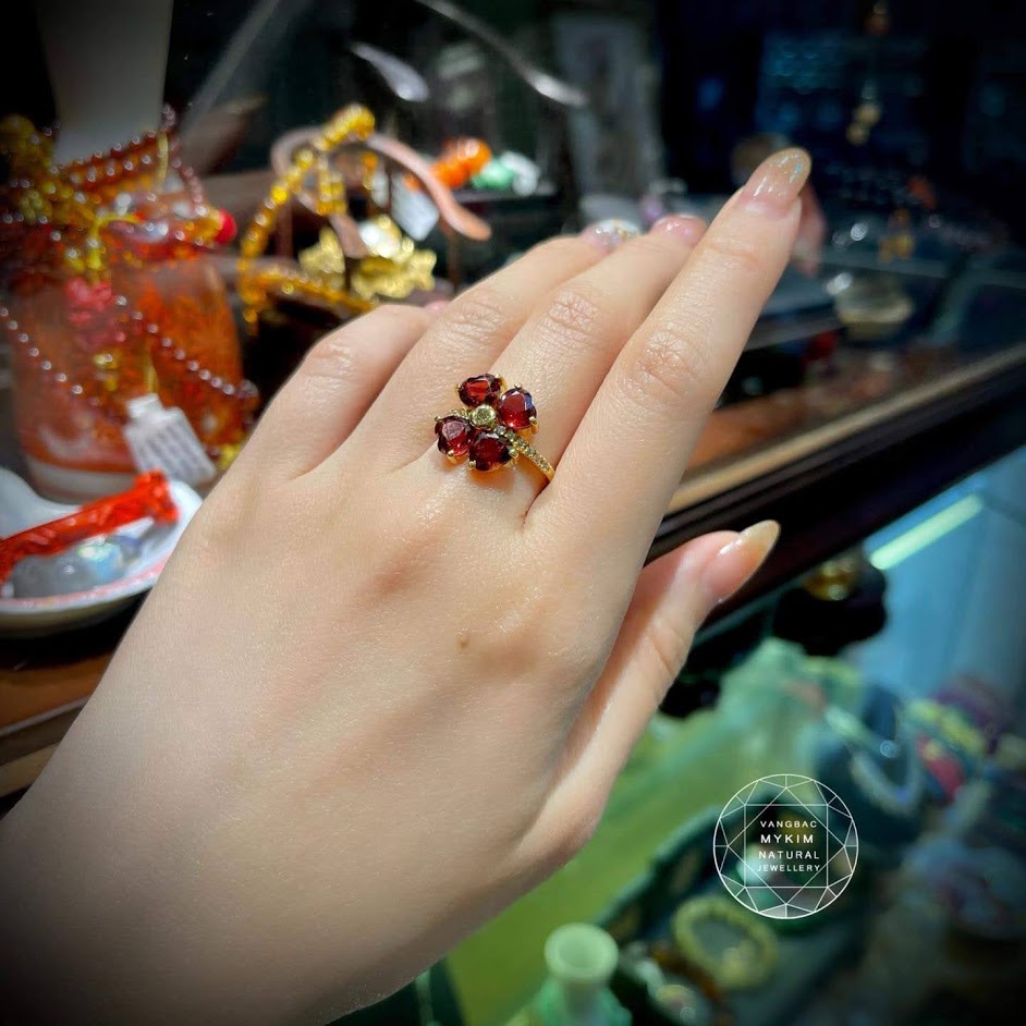 Nhẫn Granat Hoa Bốn Lá - vàng 14k - 18k