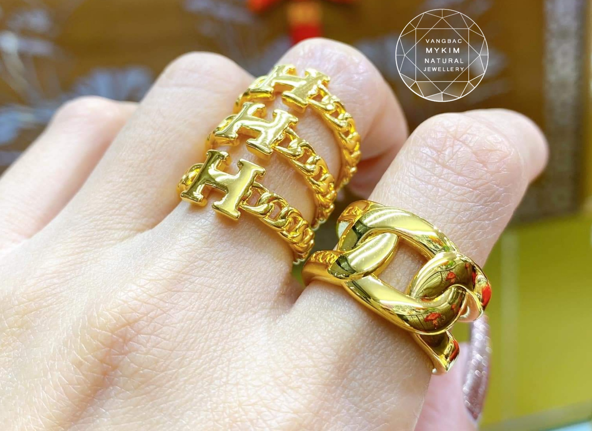 Nhẫn chữ H viền xích