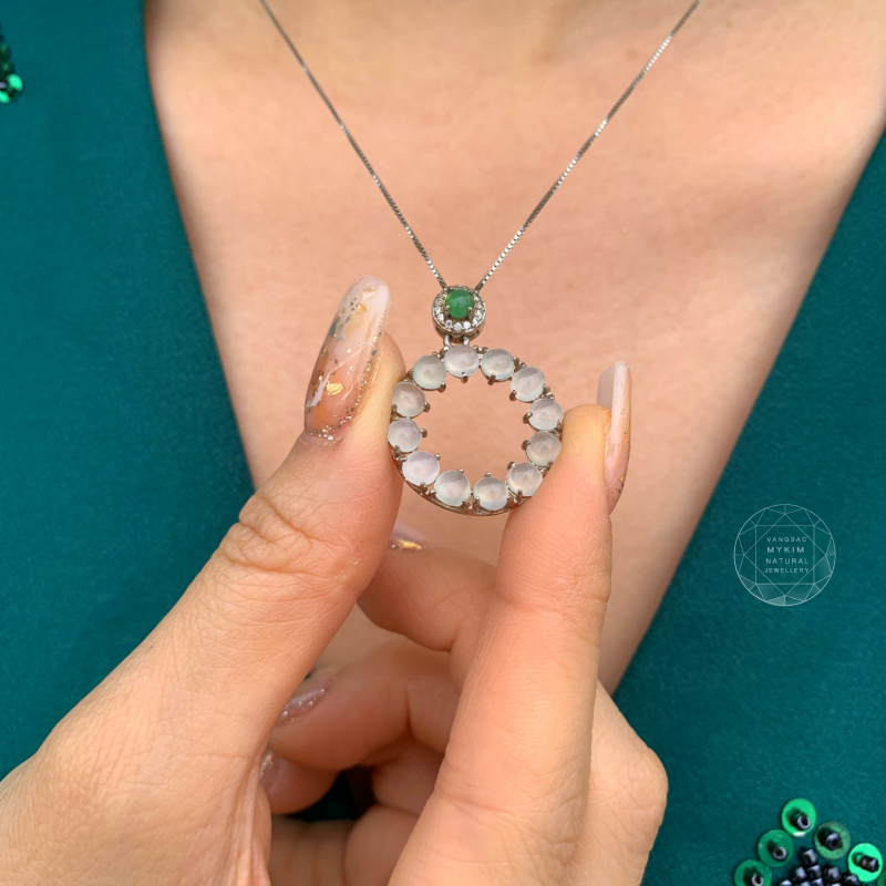 ❄️ Mặt Dây Băng Ngọc Phỉ Thúy Myanmar Tròn Rỗng – Viền Đính Đá Tinh Tế | Bạc Si Vàng Trắng 18k