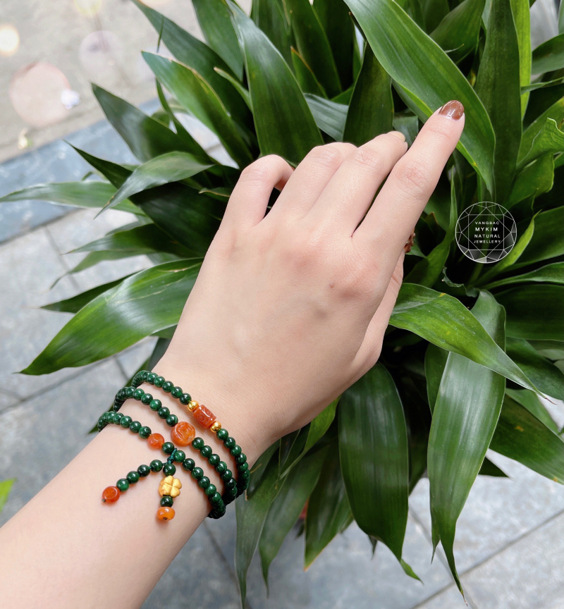 🍀 Vòng Đá Sơn Thủy Mix Ngọc Phỉ Thúy – Charm Kim Tiền, Lu Thống & Cỏ Bốn Lá Vàng | Thanh Lọc Nội Tâm – Thu Hút Dịu Êm – Gắn Kết Dịu Dàng