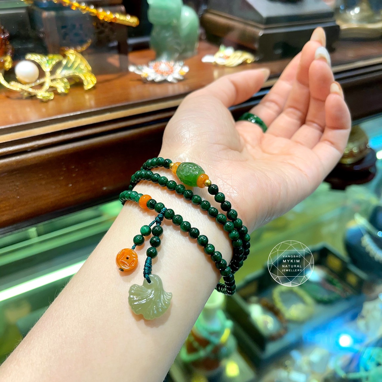 🍃 Vòng Tay Đá Sơn Thủy – 3 Vòng Quấn Mix Ngọc Bích, Hòa Điền & Phỉ Thúy – Lu Thống & Lá Rẻ Quạt | Giao Hòa Tinh Hoa Ba Dòng Ngọc – Cân Bằng & Sinh Khí Dịu Êm