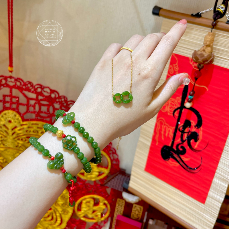 💚 Vòng Ngọc Bích Nephrite Jade • San Hô Tự Nhiên & Charm Vàng • Trang Sức Phong Thủy Cao Cấp