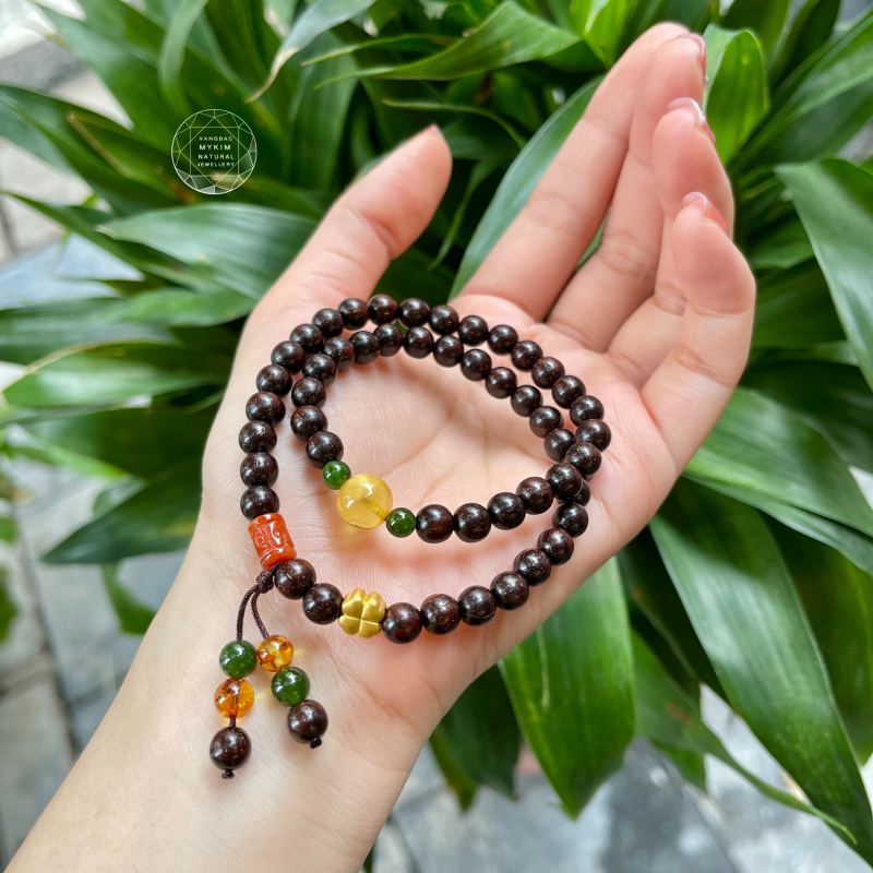Chuỗi vòng gỗ Tiểu Diệp Tử Đàn mix Ngọc và Hổ Phách - Vàng 24k