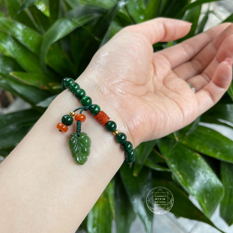 🍃 Vòng Đá Sơn Thủy Mix Lá Ngọc Bích & Ngọc Phỉ Thúy – Lu Thống Jade – Bi Vàng | Biểu Tượng Bình An – Nuôi Dưỡng – Hài Hòa