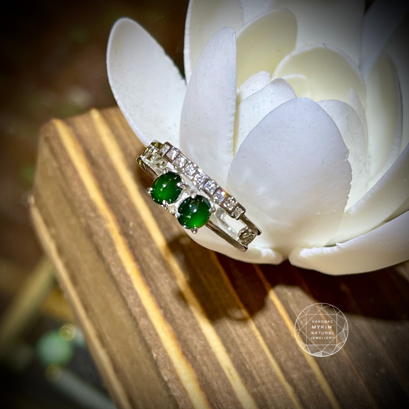 💍 NHẪN NGỌC PHỈ THÚY HOÀNG ĐẾ – IMPERIAL JADEITE | HAI DẢI TƯƠNG PHẢN | BỌC BẠC SI VÀNG TRẮNG 18K
