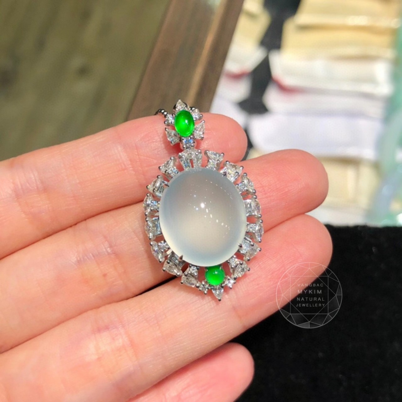 ❄️ Mặt Dây Ngọc Phỉ Thúy Băng Trắng – Viền Moissanite & Điểm Ngọc Xanh Thanh Khiết | Bọc Vàng Trắng 10k | 14k | 18k