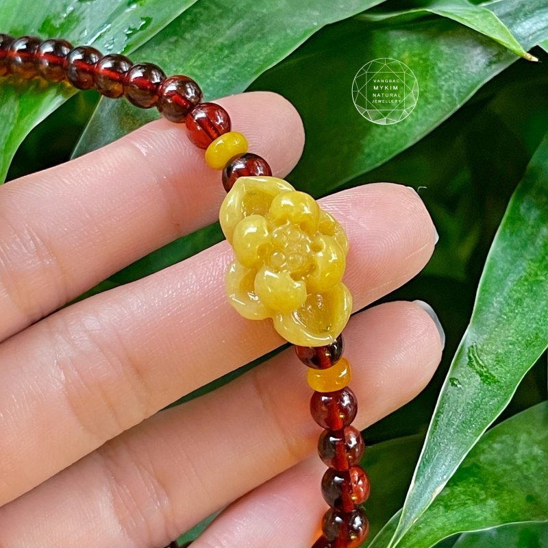 Chuỗi vòng Hổ Phách mix Hoa Sen Ngọc Phỉ Thúy