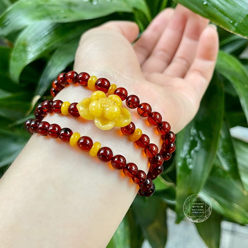 Chuỗi vòng Hổ Phách mix Hoa Sen Ngọc Phỉ Thúy