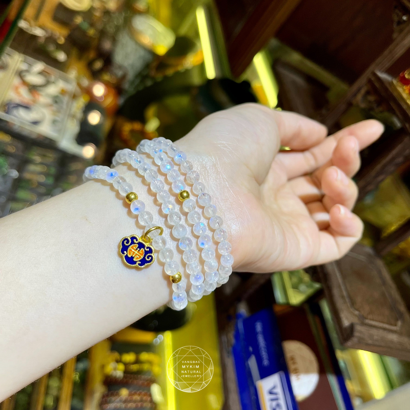 💛 Vòng Đá Mặt Trăng VIP – 3 Vòng Quấn | Charm Vàng Khánh Cát Tường