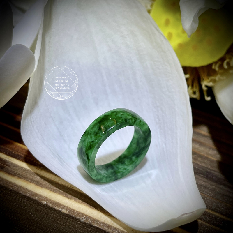 💚 Nhẫn Ngọc Phỉ Thúy Tròn Nguyên Khối – Xanh Rêu | Nhiều Size