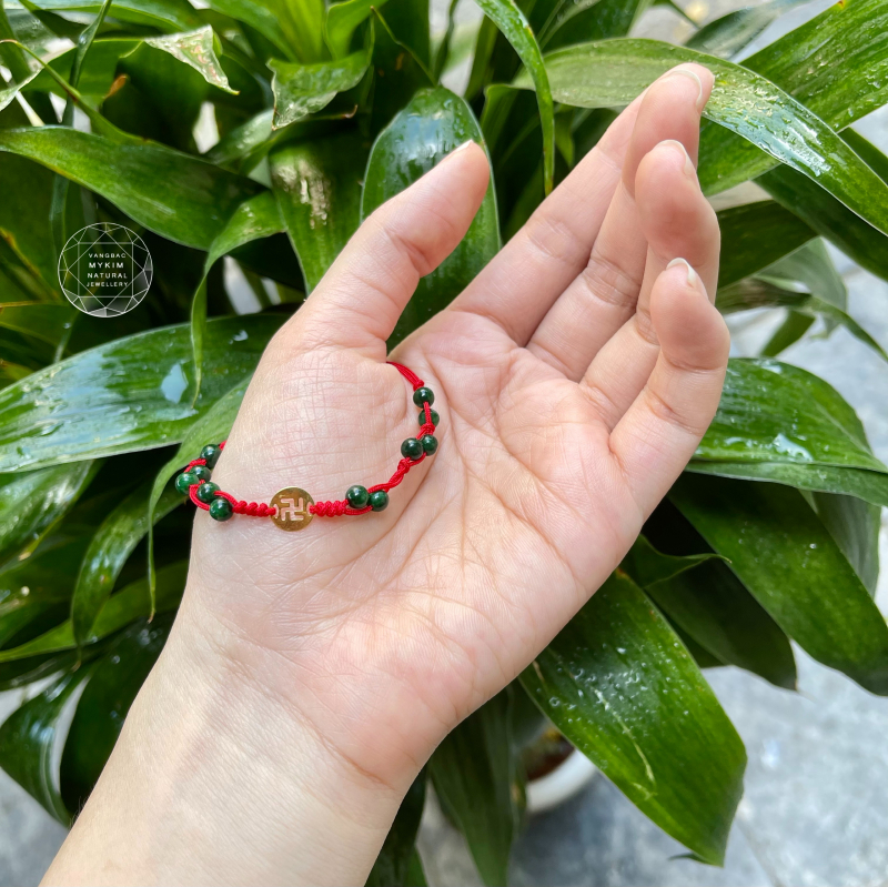 🧵 Dây Tết Đá Sơn Thủy – Charm Chữ Vạn Vàng Tây | Gắn Kết Dịu Dàng – Biểu Tượng Bảo Hộ & Nội Tâm Bình An