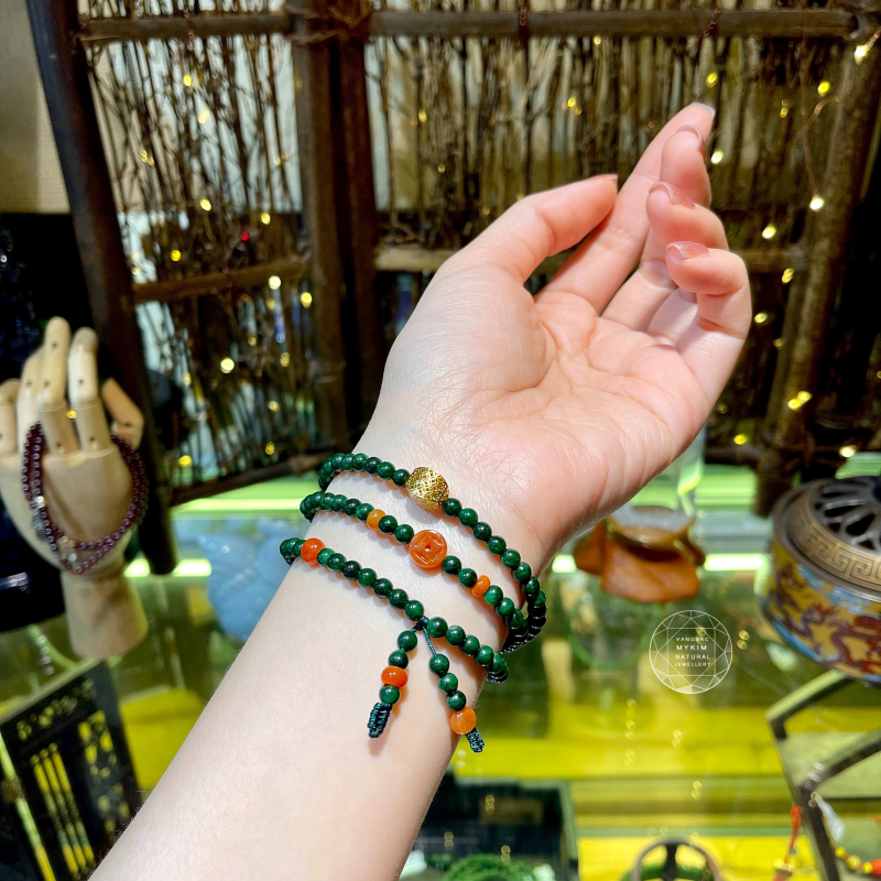 🧡 Chuỗi Vòng Đá Sơn Thủy Mix Ngọc Phỉ Thúy Cam – Charm Lu Thống & Đồng Xu Vàng 10K | Biểu Tượng Cân Bằng – Mở Lối – Dịu Dàng Chuyển Động