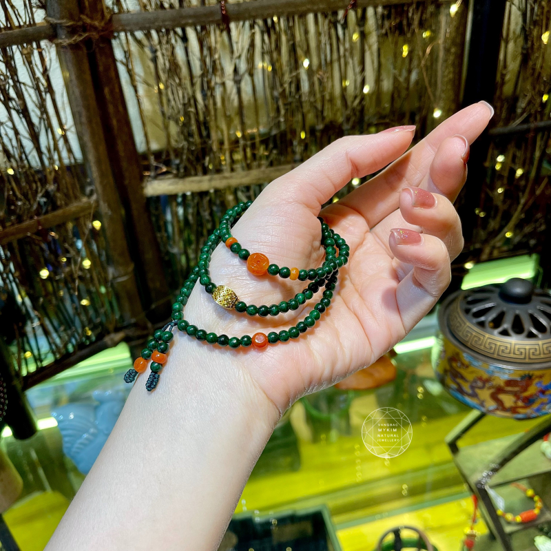 🧡 Chuỗi Vòng Đá Sơn Thủy Mix Ngọc Phỉ Thúy Cam – Charm Lu Thống & Đồng Xu Vàng 10K | Biểu Tượng Cân Bằng – Mở Lối – Dịu Dàng Chuyển Động