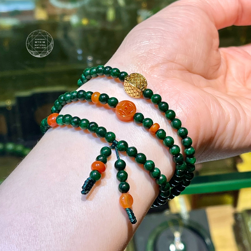 🧡 Chuỗi Vòng Đá Sơn Thủy Mix Ngọc Phỉ Thúy Cam – Charm Lu Thống & Đồng Xu Vàng 10K | Biểu Tượng Cân Bằng – Mở Lối – Dịu Dàng Chuyển Động