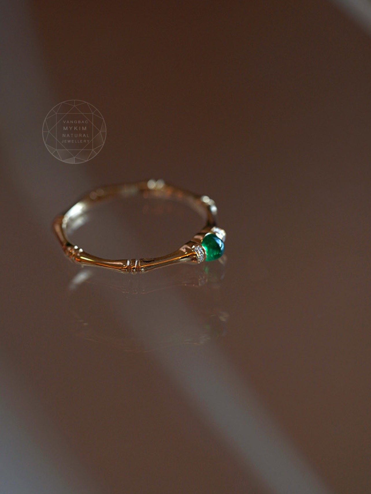Nhẫn Ngọc Jadeite - đính kim cương mois - Vàng 10k - 14k - 18k