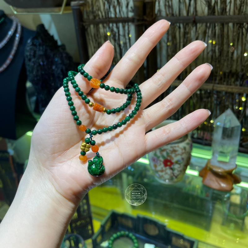 🖤 Vòng Đá Sơn Thủy Mix Ngọc Phỉ Thúy – Charm Hồ Ly & Cỏ Bốn Lá Vàng 10K | Giao Hòa Trí Tuệ – Duyên Dáng – Thu Hút Dịu Dàng