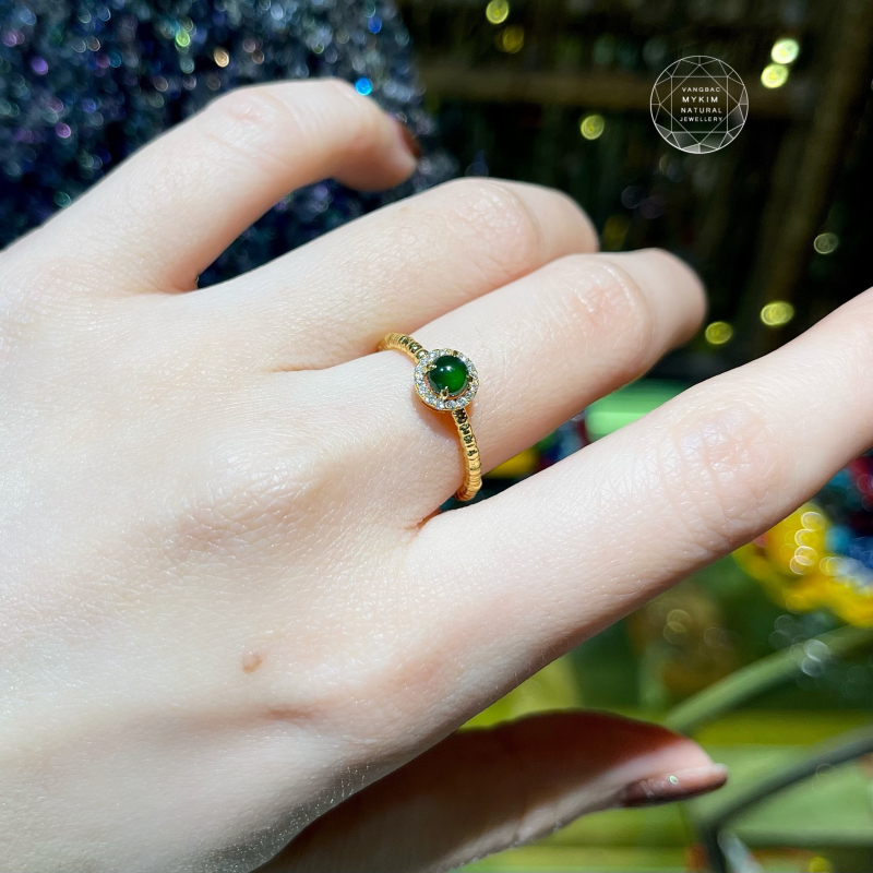 💚 Nhẫn Ngọc Phỉ Thúy Hoàng Đế (Jadeite) – Đính Kim Cương Thiên Nhiên – Vàng 14k