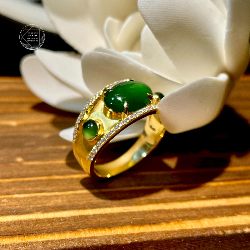 💍 Nhẫn Nam Ngọc Phỉ Thúy Hoàng Đế – Vàng 14k/18k Viền Moissanite Sang Trọng