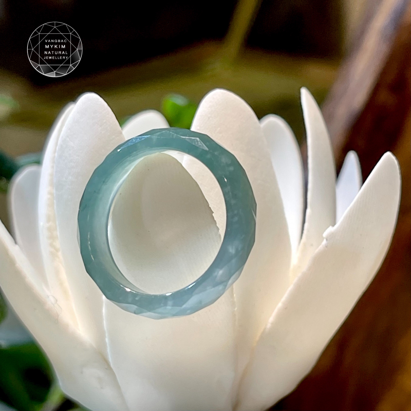 💍 Nhẫn Ngọc Phỉ Thúy Băng Dầu Jadeite – Nguyên Khối Mài Giác