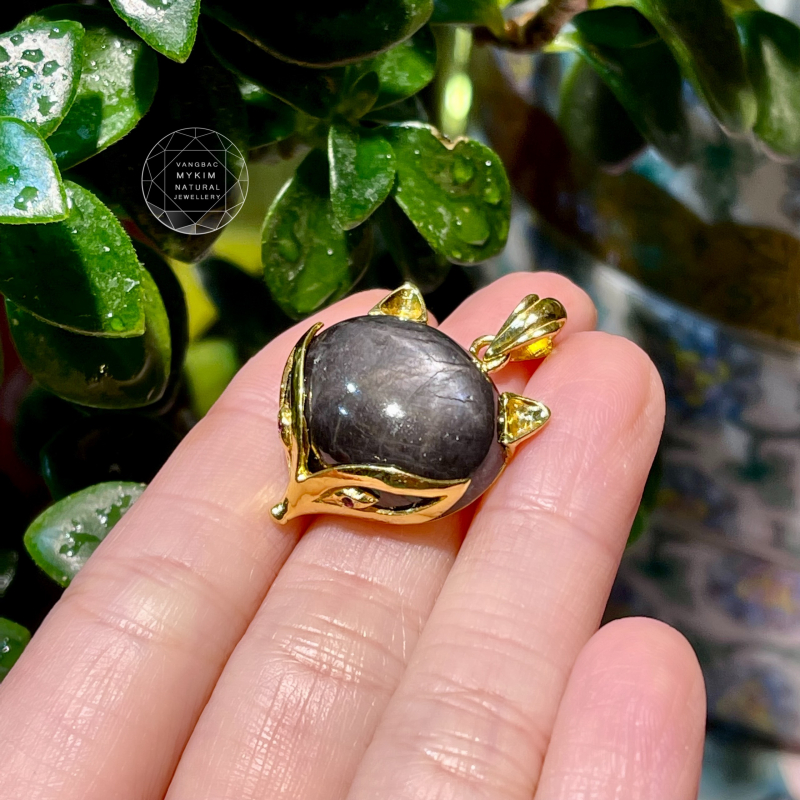 Mặt dây Hồ Ly đá Sapphire Đen Thiên Nhiên - Bọc Vàng 18k