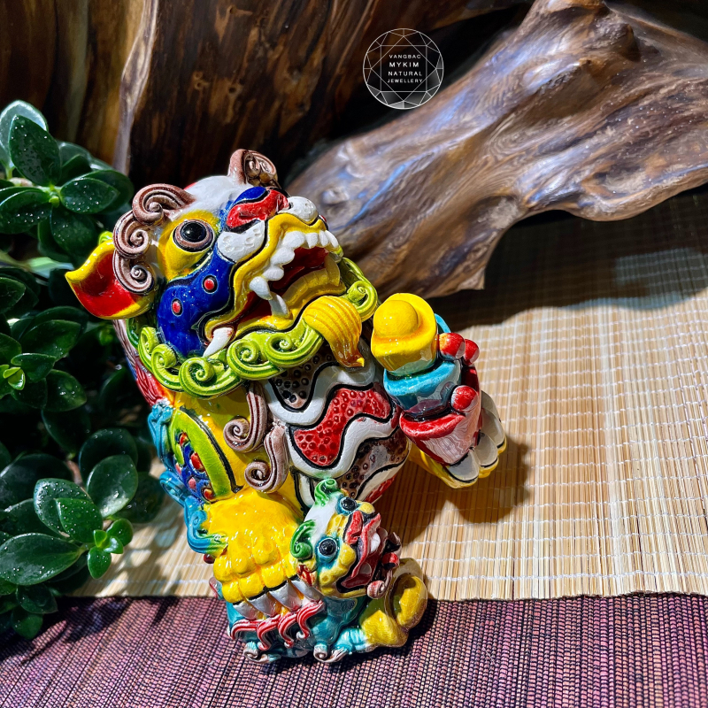 Tỳ Hưu Đĩnh Vàng Ôm Con – Gốm Sứ Men Rạn Đài Loan | Biểu Tượng Cho Sức Mạnh & Bảo Hộ