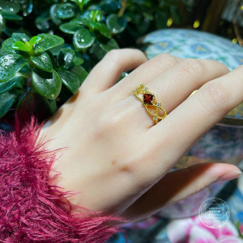 Nhẫn Granat Vàng 14k