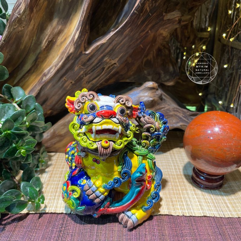 🐉 Kỳ Lân Ôm Quả Cầu Xanh – Gốm Sứ Men Rạn Đài Loan | Linh Vật Cát Tường Tượng Trưng Cho Uy Quyền & Tài Trí