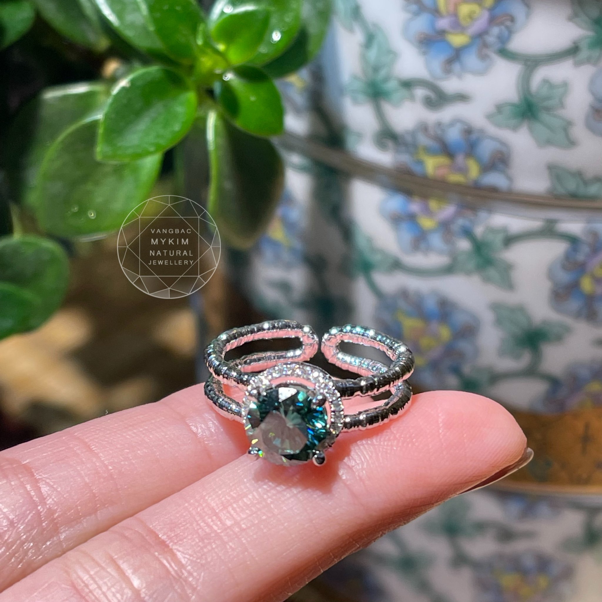Nhẫn Vàng Trắng 14k - Kim cương Xanh Moissanite