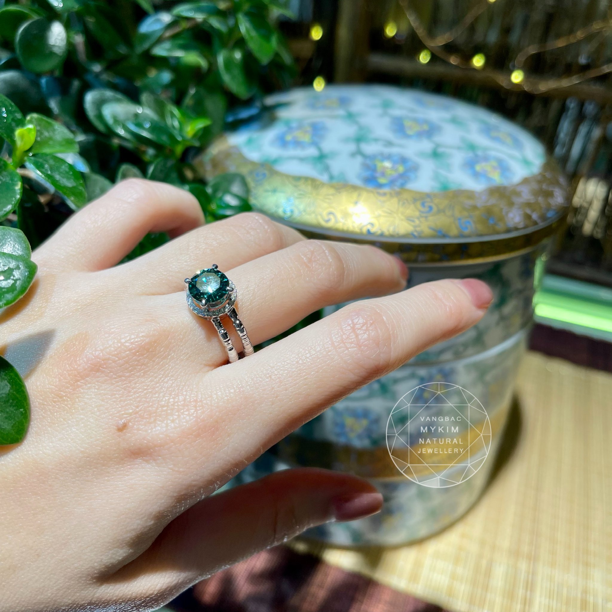 Nhẫn Vàng Trắng 14k - Kim cương Xanh Moissanite