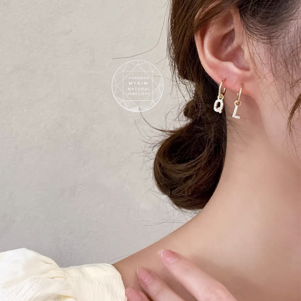 Bông Tai Tròn - Charm chữ treo - Vàng 14k