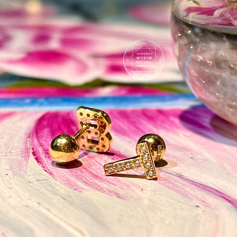 Bông Tai Chữ Cái - Vàng 18k Size 8x6mm