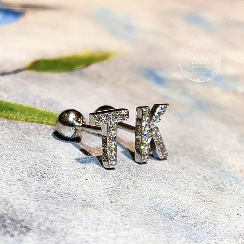 Bông Tai Chữ Cái - Vàng Trắng 18k - Size 8x6mm