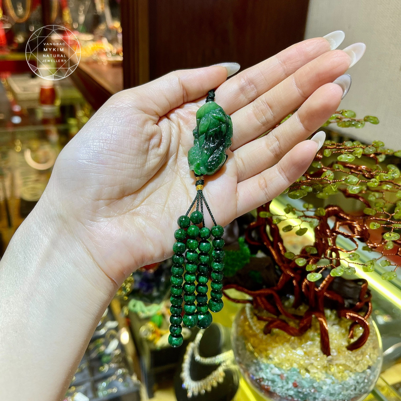 ✨ Dây Treo Tỳ Hưu Ngọc Phỉ Thúy & Đá Sơn Thủy – Thủ Công Dây Tết, Kèm 4 Tua Rơi | Biểu Tượng Bảo Hộ – Tĩnh Tâm – Kết Nối Bình An